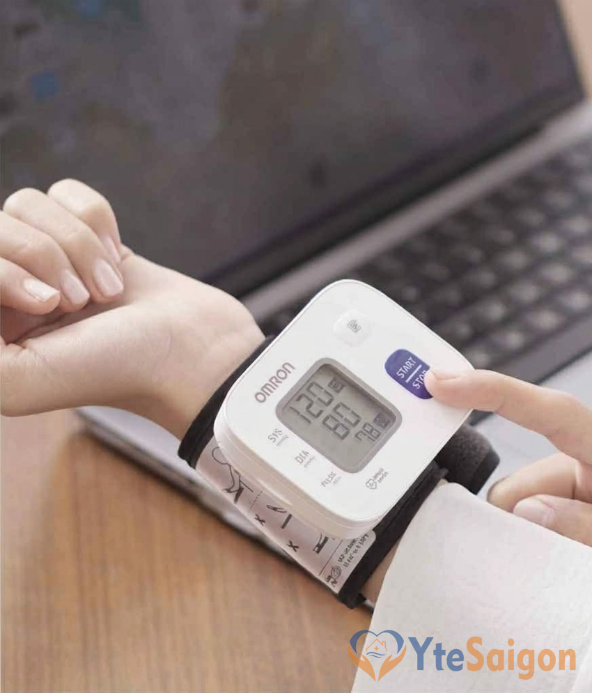 Máy đo huyết áp cổ tay Omron HEM-6161